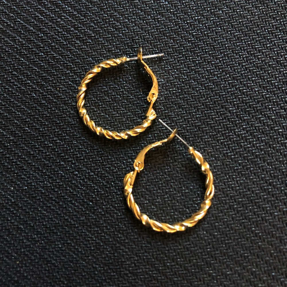 Gold small twist latch back hoops vintage 90’s